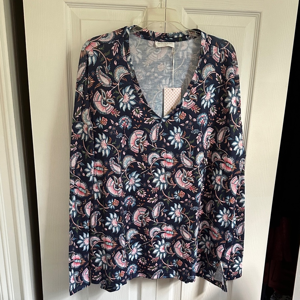 Smith & Quinn Chic Floral V-Neck Blouse - Navy and Pink